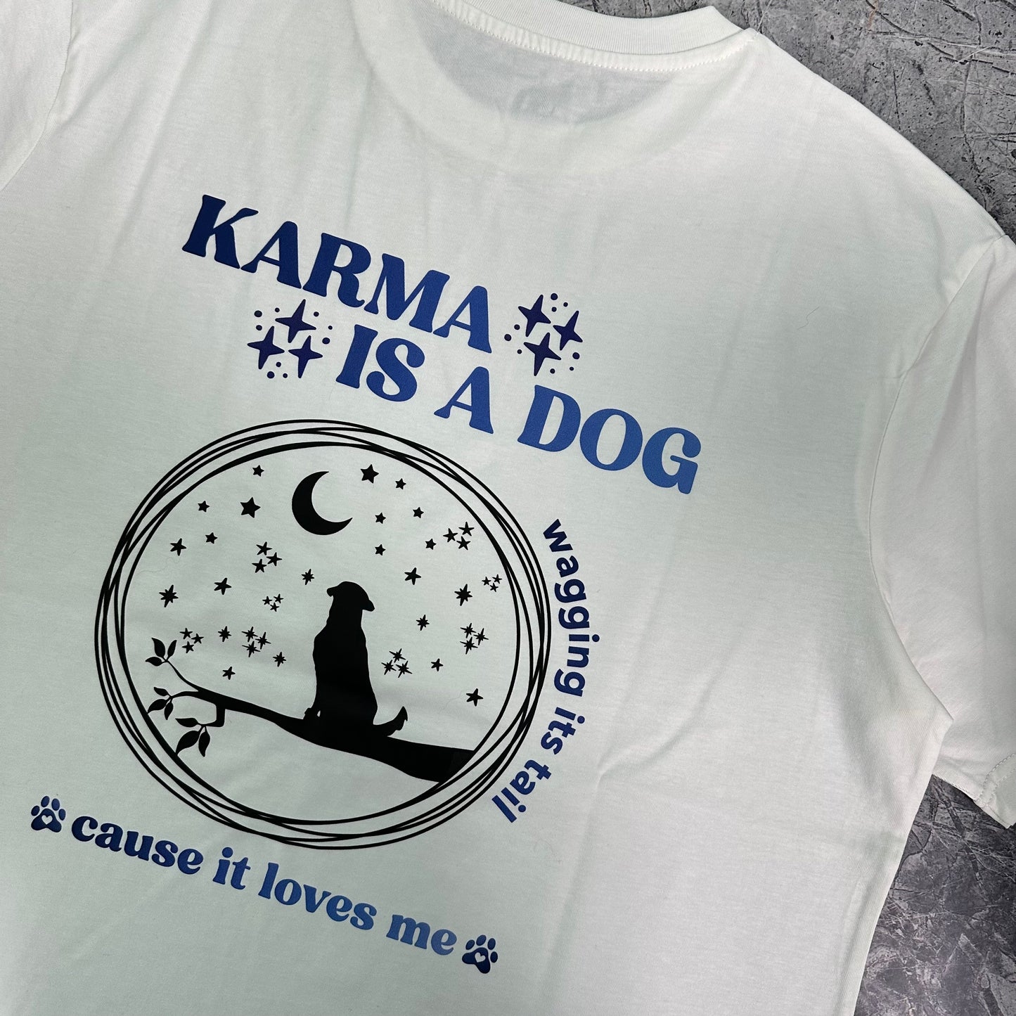 AKTION Shirt "Karma is a dog" Größe M